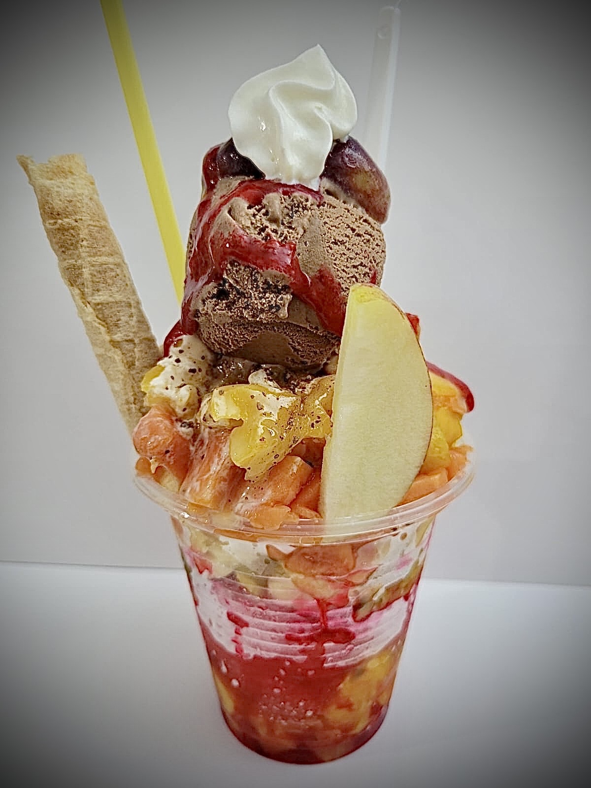 Cholado con frutas y helado