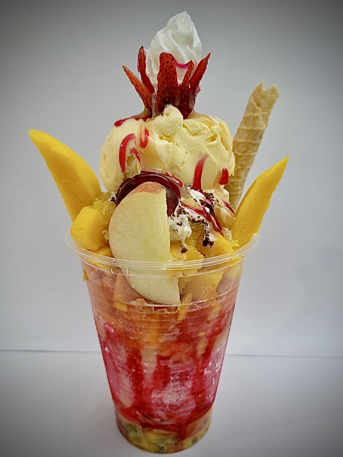 Mega cholado con frutas y helado