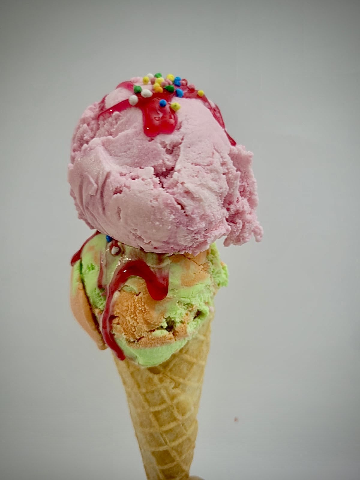 Cono de helado de dos sabores