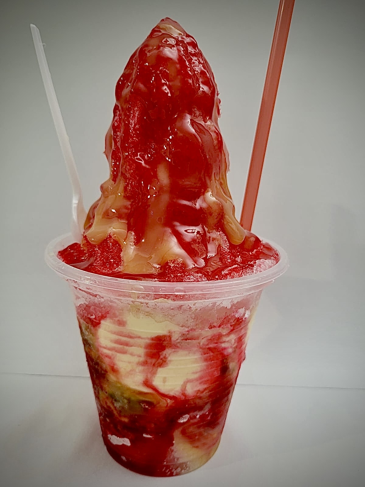 Raspado con melao de frutos rojos y helado